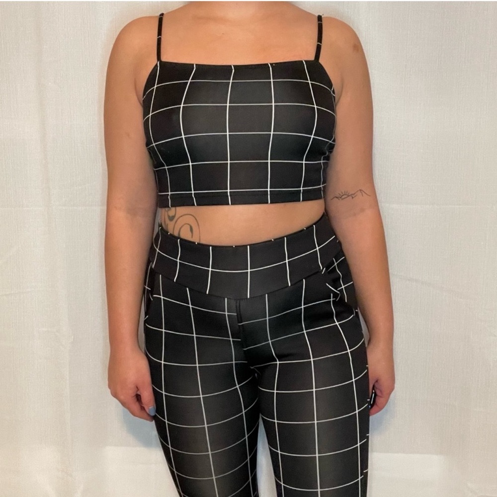 Black and white cropped set. Size small.